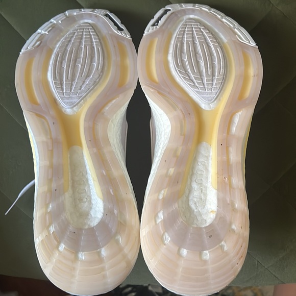 NWOT Adidas Ultraboost 21 size 8.5 - Picture 3 of 3